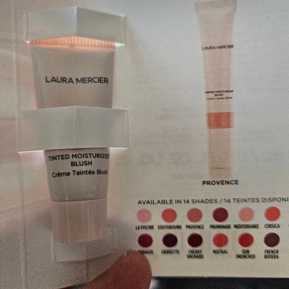 LAURA MERICIER - THREE PIECE KIT - MOISTURIZER BLUSH/PUFF & TRANS POWDER - NEW - Picture 2 of 4